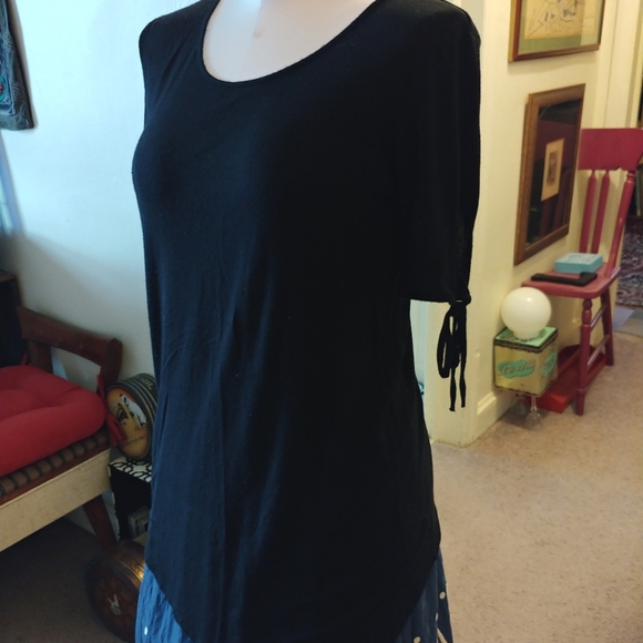 Black Top Zenana Outfitters Rayon Short Sleeve T shirt Tied sleeves - Picture 1 of 9